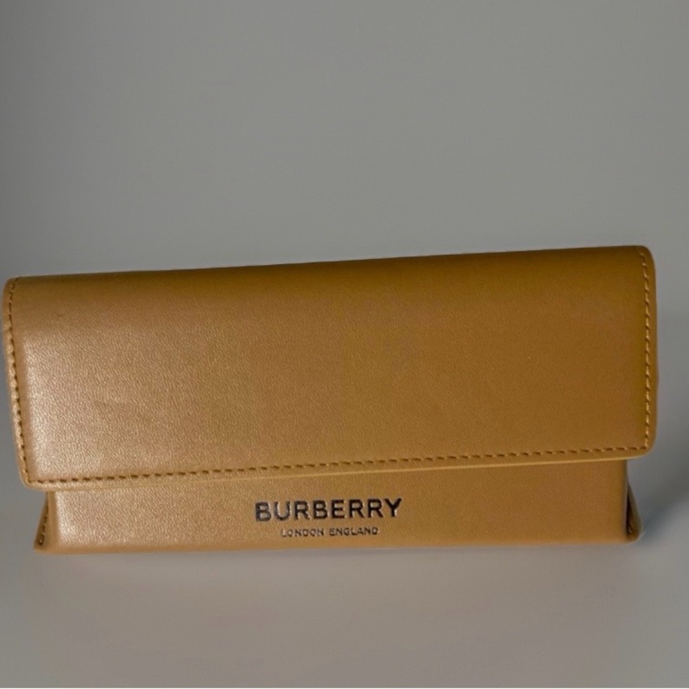 💰⬇️ Burberry Tan Glasses Case | Pre-Loved💜